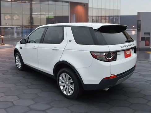 Used 2018 Land Rover Discovery Sport SE image 4