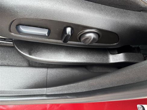 Used 2024 Chevrolet Equinox LT image 7