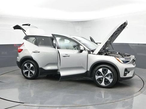 Used 2025 Volvo XC40 B5 Plus AWD/4WD image 50