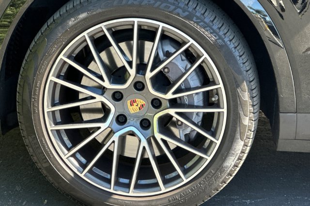 Used 2022 Porsche Cayenne AWD/4WD image 25