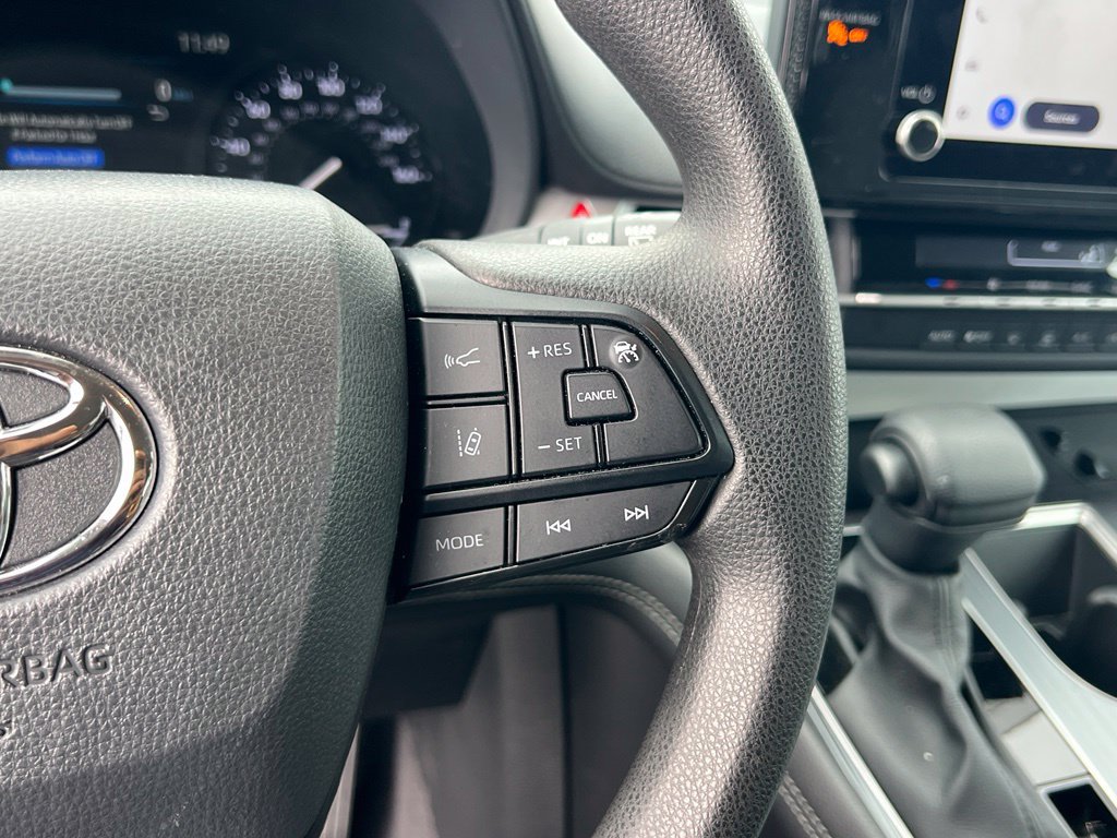 Used 2025 Toyota Sienna LE FWD image 22