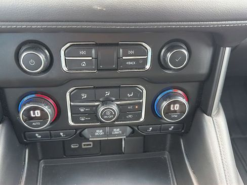 Used 2021 Chevrolet Tahoe Z71 w/ Z71 Signature Package AWD/4WD image 21