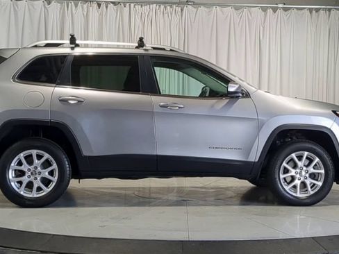 Used 2016 Jeep Cherokee Latitude w/ Comfort/Convenience Group AWD/4WD image 11