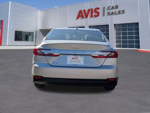 Used 2025 Toyota Camry LE image 5