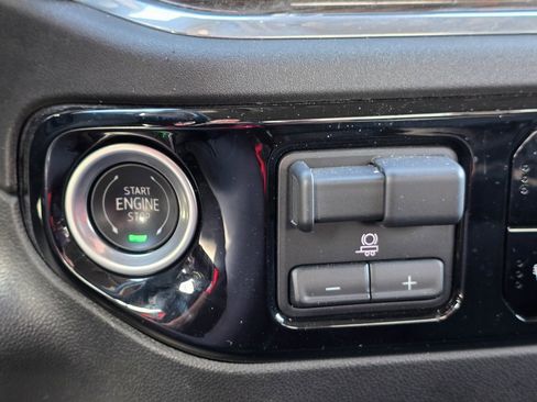 Used 2024 Chevrolet Silverado 2500 LT w/ Midnight Edition image 16