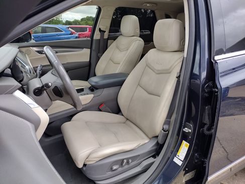 Used 2017 Cadillac XT5 Premium Luxury FWD image 11