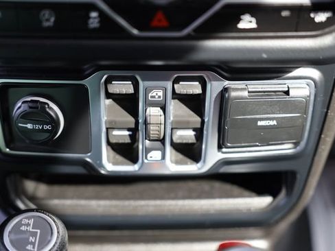 Used 2024 Jeep Wrangler Sahara image 27