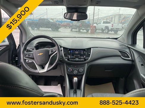 Used 2022 Chevrolet Trax LT w/ LT Convenience Package image 13