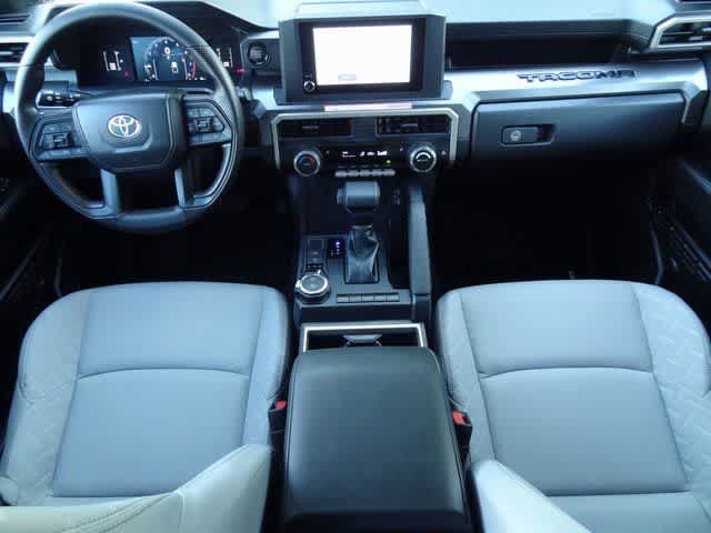 Used 2025 Toyota Tacoma SR5 AWD/4WD image 9