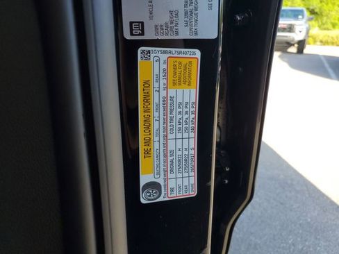 Used 2025 Cadillac Escalade Premium Luxury w/ LPO, Radiant Package RWD image 30