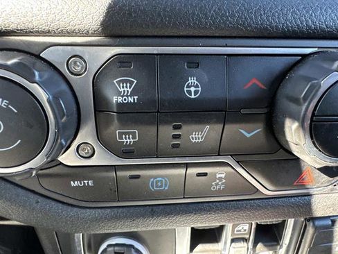 Used 2024 Jeep Wrangler Unlimited w/ Convenience Group image 16