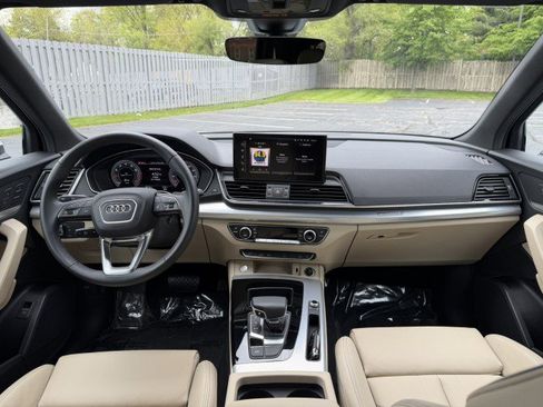 Certified 2025 Audi Q5 2.0T Premium w/ Convenience Plus Package AWD/4WD image 9