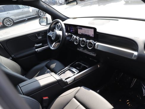Used 2024 Mercedes-Benz EQB 300 4MATIC image 10