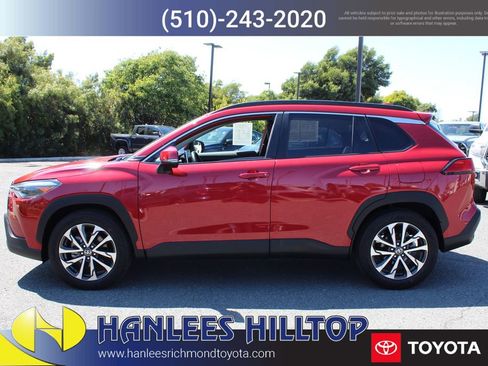 Used 2024 Toyota Corolla Cross XLE w/ Convenience Package FWD image 2