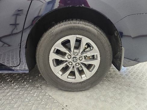 Used 2025 Toyota Sienna XLE FWD image 20