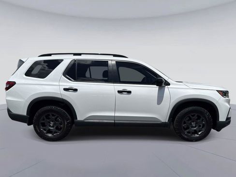 Certified 2025 Honda Pilot TrailSport image 2