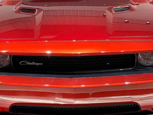 Used 2014 Dodge Challenger SXT image 24