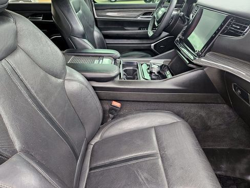 Used 2022 Jeep Wagoneer Series II AWD/4WD image 15