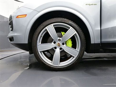 Used 2022 Porsche Cayenne E-Hybrid image 6