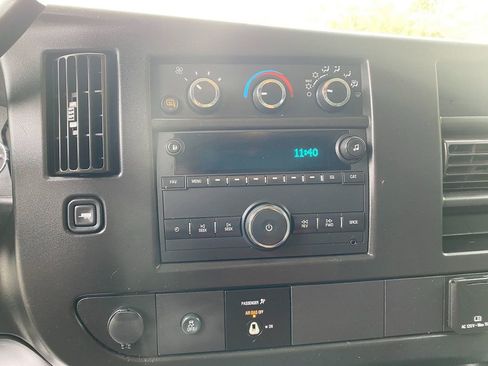 Used 2022 Chevrolet Express 2500 w/ Driver Convenience Package image 17