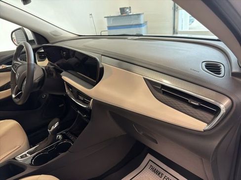 Used 2025 Buick Encore GX Avenir w/ Avenir Convenience Package AWD/4WD image 34