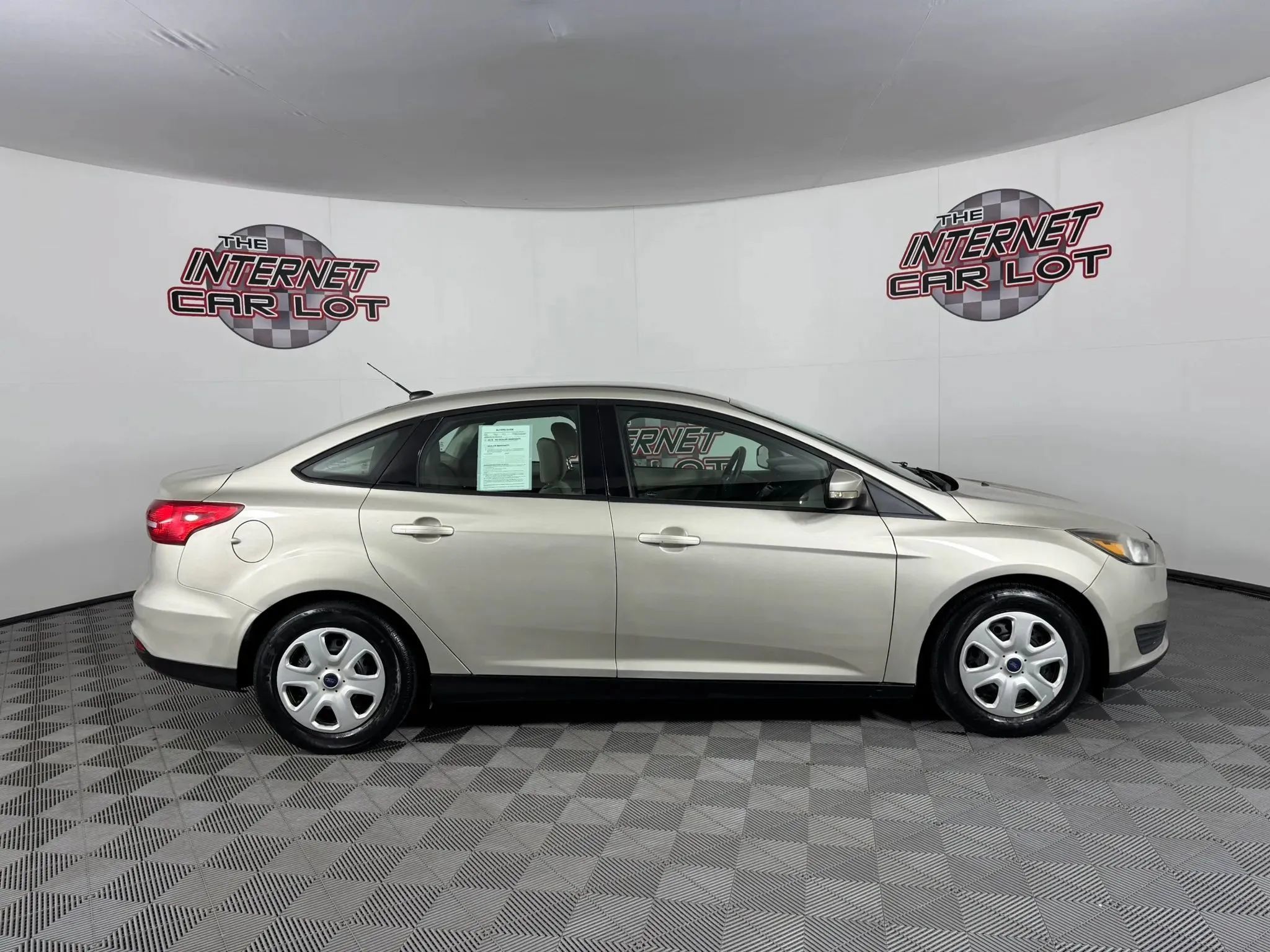 Used 2017 Ford Focus SE FWD image 8