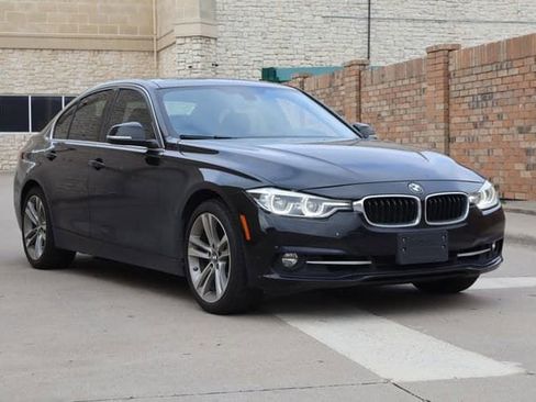 Used 2017 BMW 330i Sedan w/ Premium Package RWD image 2