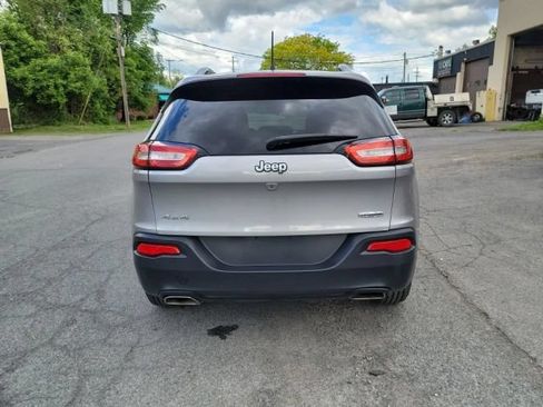 Used 2016 Jeep Cherokee Latitude w/ Cold Weather Group AWD/4WD image 6