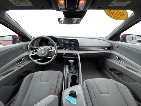 Used 2021 Hyundai Elantra SEL image 23