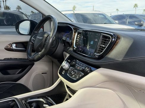 Used 2022 Chrysler Pacifica Limited image 32
