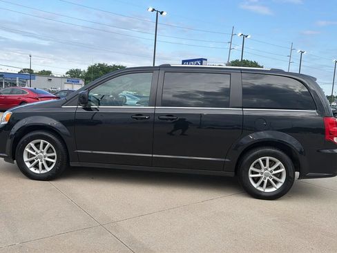 Used 2019 Dodge Grand Caravan SXT w/ Driver Convenience Group FWD image 9