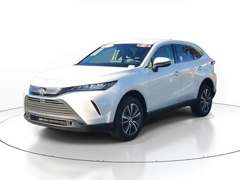 Certified 2022 Toyota Venza LE image 4