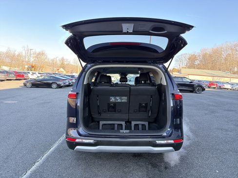 Used 2023 Kia Carnival LX image 31