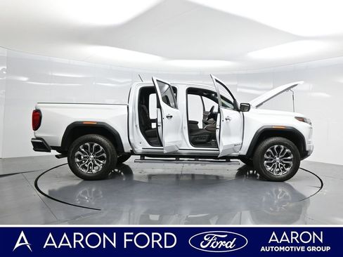 Used 2024 GMC Canyon Denali image 4