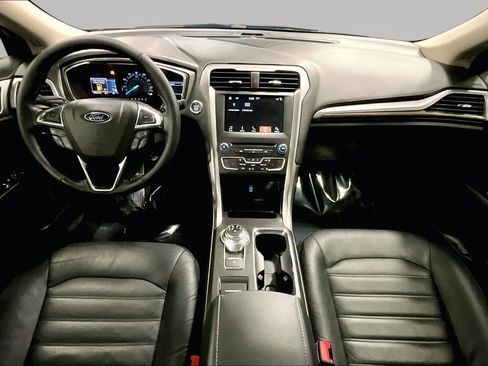 Used 2017 Ford Fusion SE w/ Fusion SE Technology Package FWD image 7
