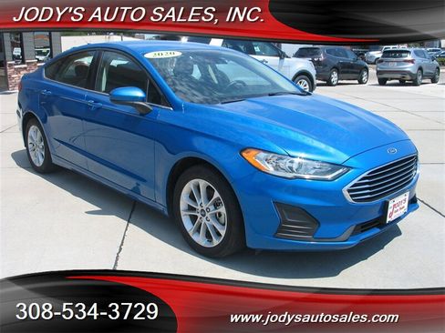 Used 2020 Ford Fusion SE FWD image 1