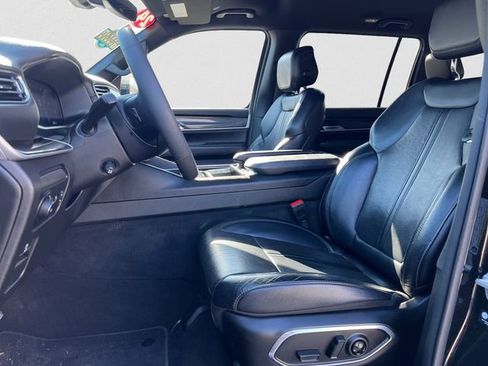 Used 2024 Jeep Wagoneer Base image 9