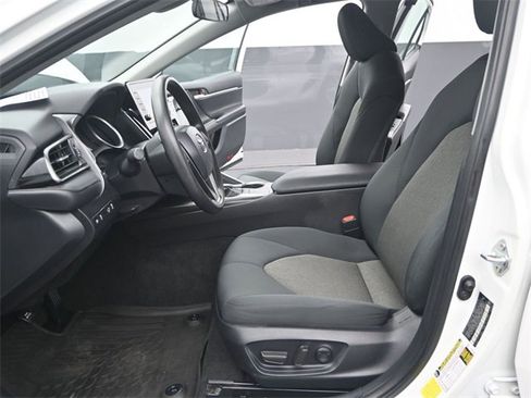 Used 2023 Toyota Camry LE image 10