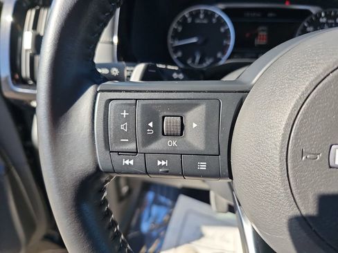 Used 2024 Nissan Pathfinder SV image 22