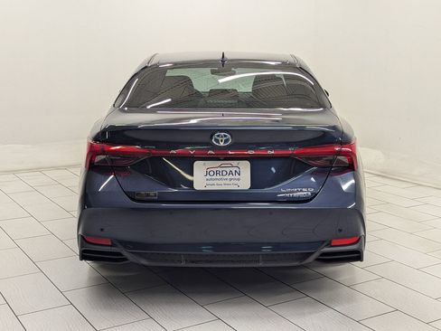Used 2019 Toyota Avalon Limited image 8