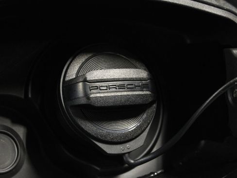 Certified 2025 Porsche Cayenne AWD/4WD image 33