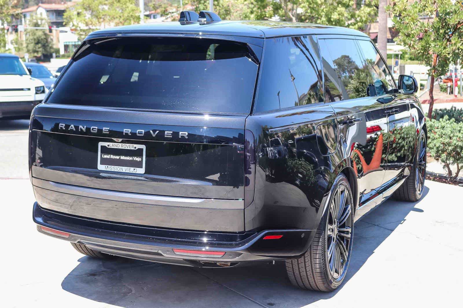 New 2026 Land Rover Range Rover Long Wheelbase SE AWD/4WD image 6