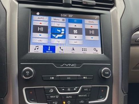 Used 2019 Ford Fusion SE FWD image 42