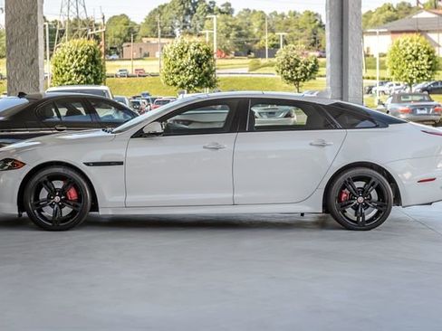 Used 2016 Jaguar XJ image 56