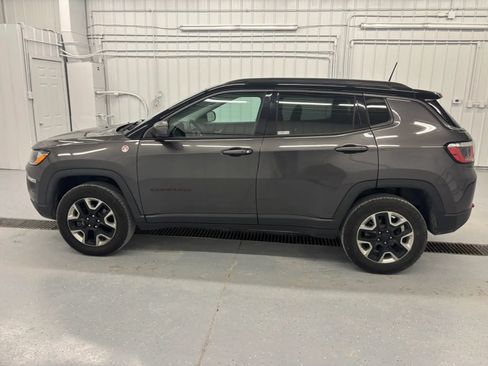 Used 2017 Jeep Compass Trailhawk w/ Leather Interior Group AWD/4WD image 11