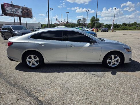 Used 2019 Chevrolet Malibu LS FWD image 4