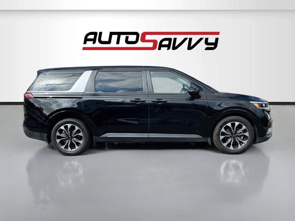 Used 2024 Kia Carnival EX FWD image 8