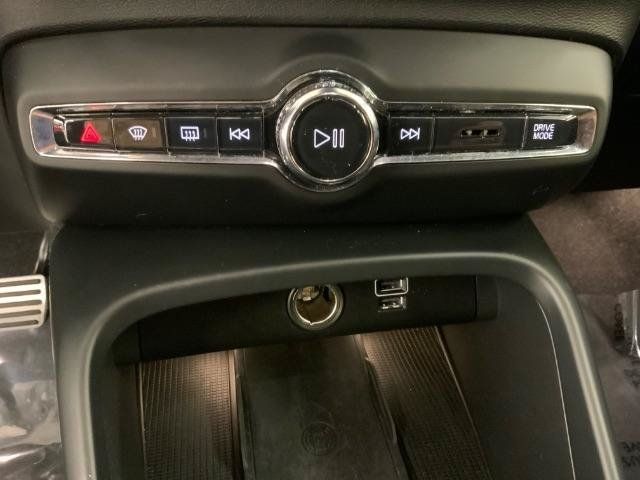 Used 2020 Volvo XC40 T5 R-Design AWD/4WD image 16