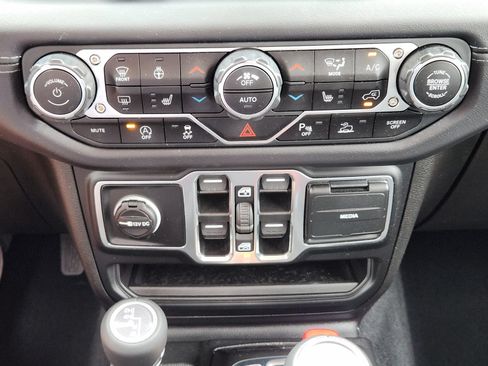 Used 2025 Jeep Gladiator Sport AWD/4WD image 27