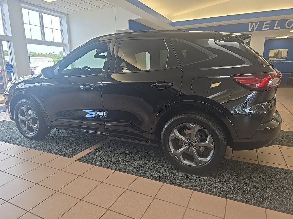 Used 2023 Ford Escape ST-Line w/ Tech Pack #1 AWD/4WD image 3